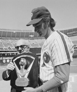 Warren Giles gives the Cy Young to Steve Carlton