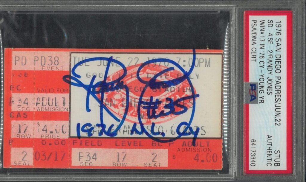 Randy Jones tied Christy Mathewson's NL record for consecutive innings without a walk
